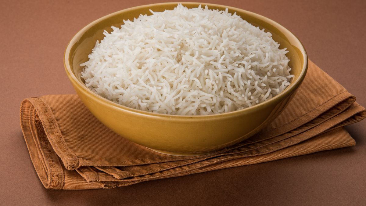 Egy tál basmati rizs, amely egészséges táplálkozáshoz ideális választás.