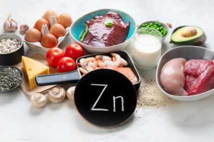 Cinkben gazdag ételek, mint húsok, tojás, tej és zöldségek, immunrendszer támogatásához.
