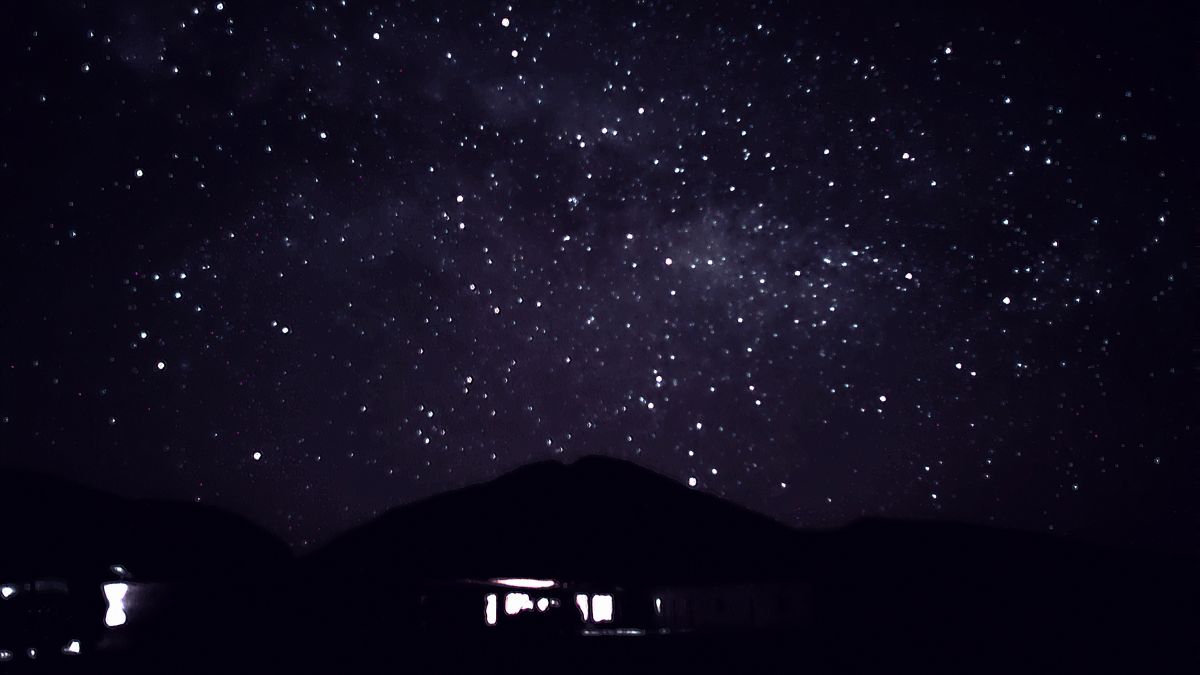 Csillagos égbolt, a Vénusz megfigyelésére ideális környezetben.