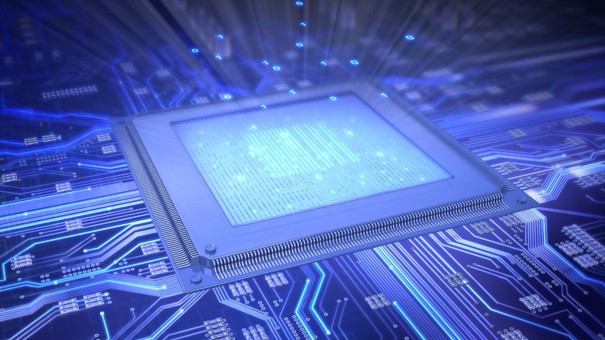 Egy modern mikrochip, amely elektronikai áramkörök precíziós szabályozásához használható.