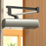 Hidraulikus ajtóbehúzó otthon, amely biztosítja a csendes zárást.