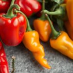 Friss, színes erős paprikák, amelyek gyulladáscsökkentő hatással bírnak.