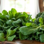 Zöld leveles zöldségek, mint spenót és kel, forrása a K1-vitaminnak.