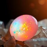 Tűzopal gömb természetes kövekkel körülvéve