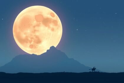 Hatalmas hold a hegyek felett, csillagokkal az éjszakai égbolton