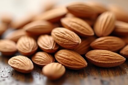 Keserű mandulák közelről, a természetes táplálkozás részévé téve.